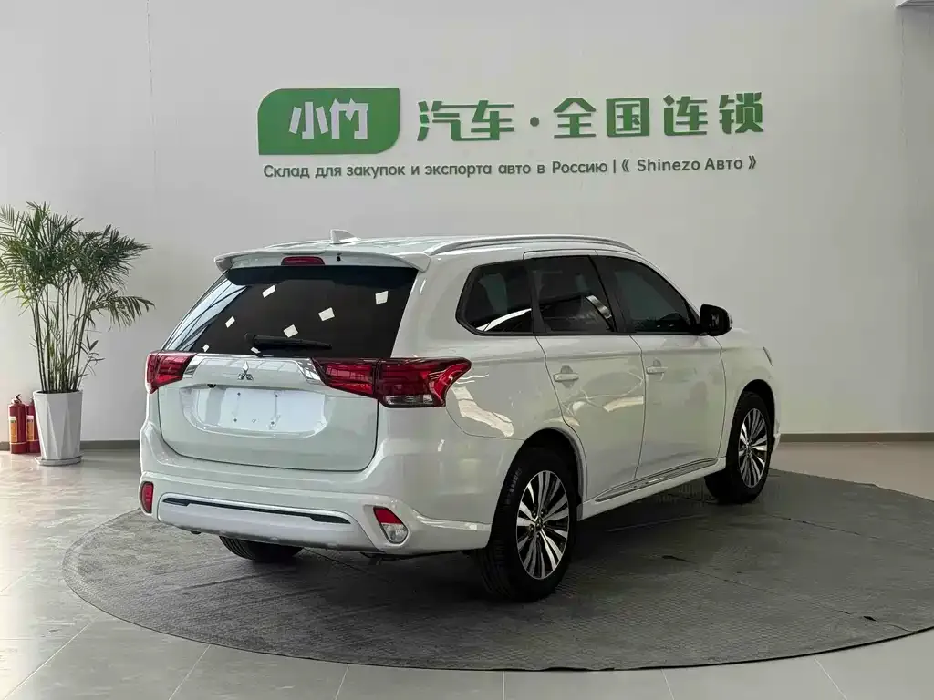 Mitsubishi Outlander — фото 4