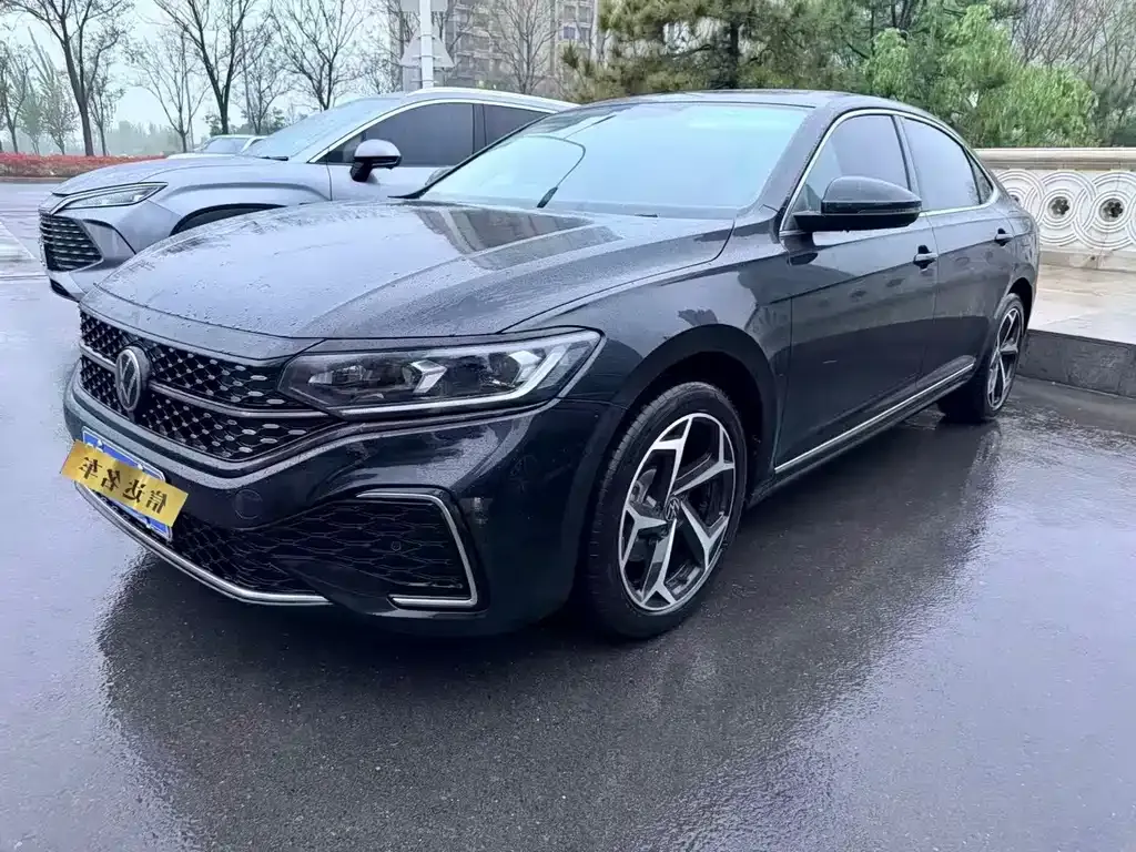 Volkswagen Passat — фото 1