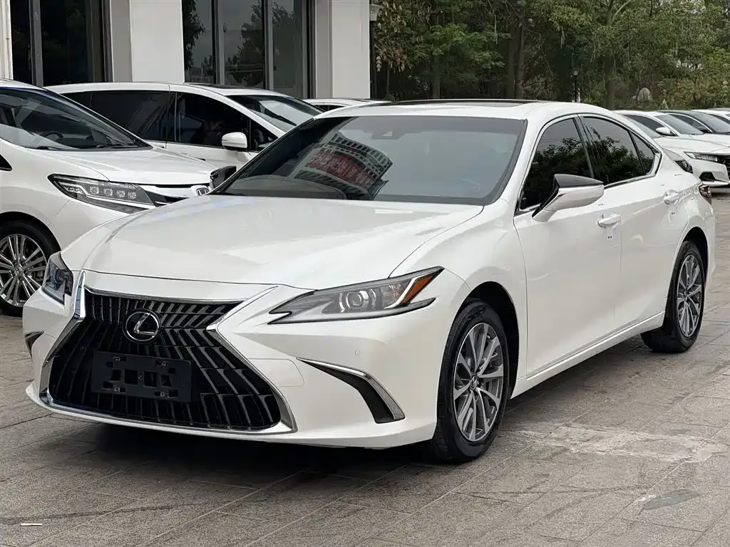 Lexus ES — фото 1