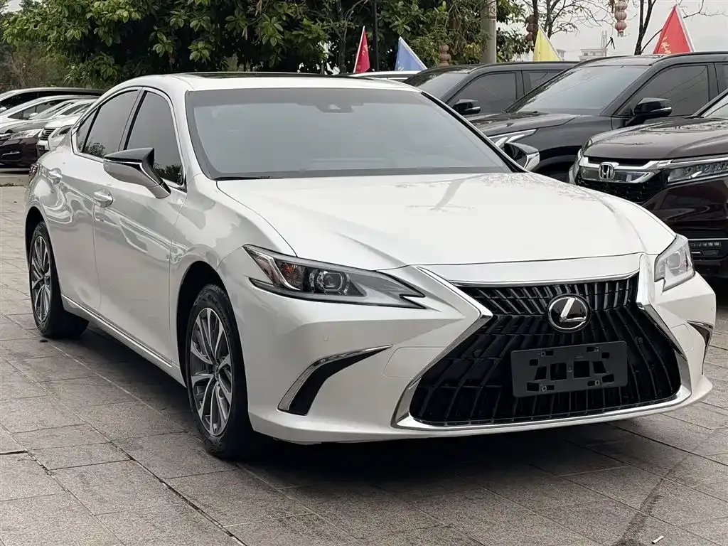 Lexus ES — фото 5