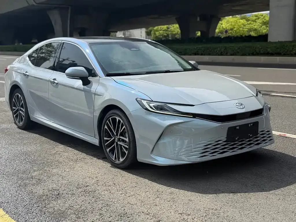 Toyota Camry — фото 6