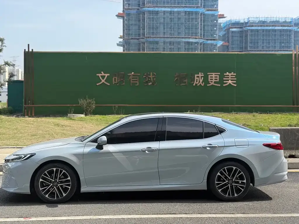 Toyota Camry — фото 10