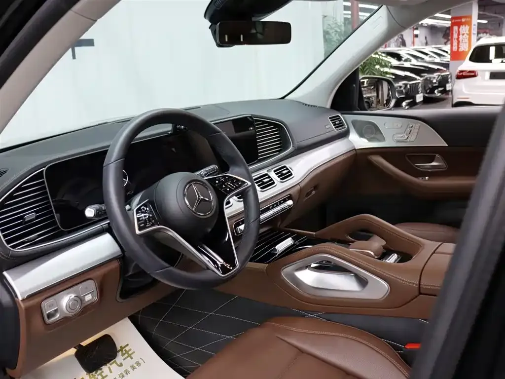 Mercedes-Benz GLS — фото 10