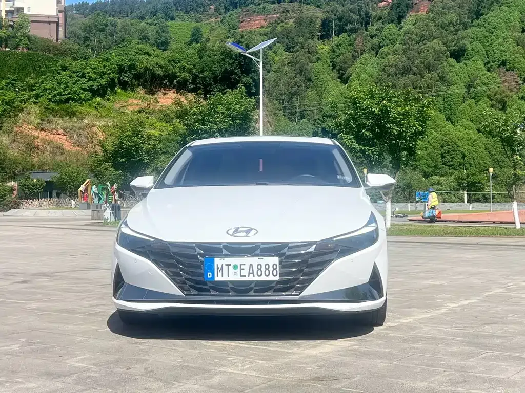 Hyundai Elantra — фото 10