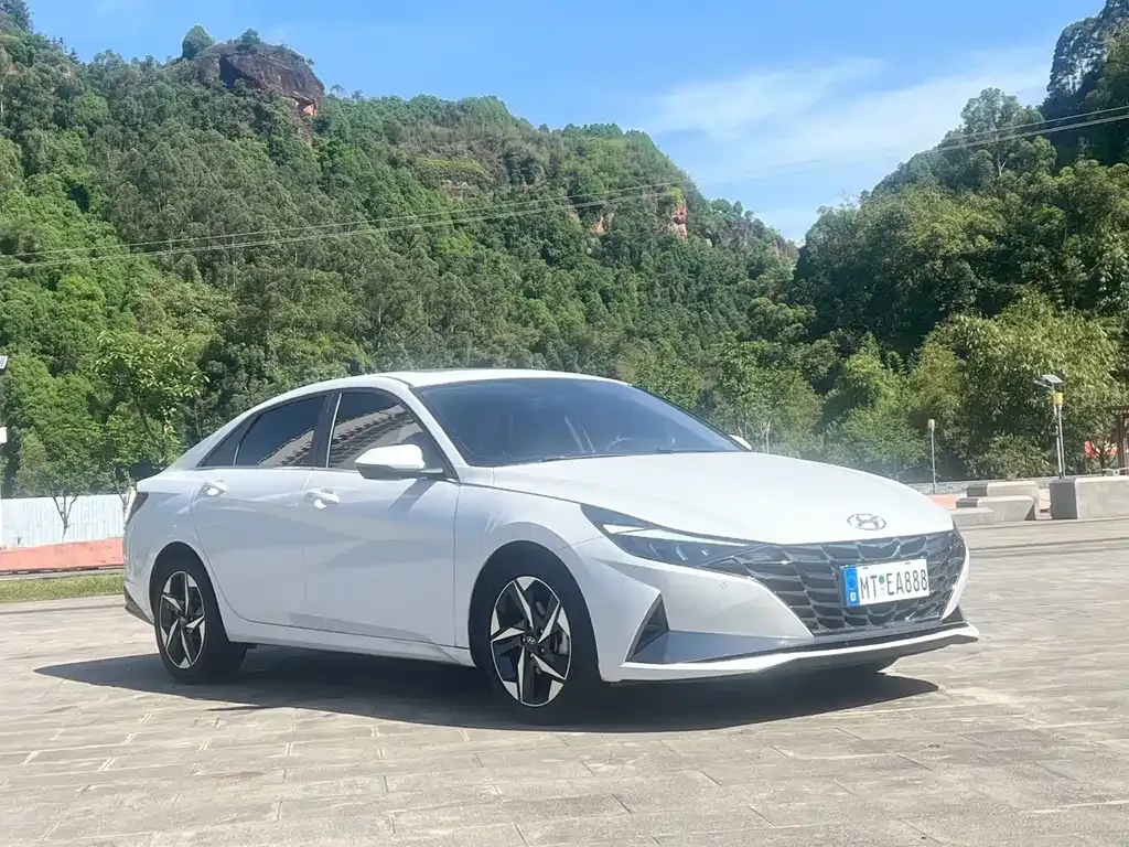 Hyundai Elantra — фото 9