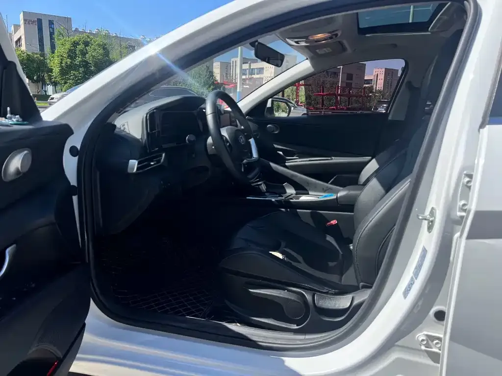 Hyundai Elantra — фото 2