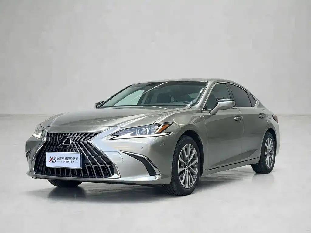 Lexus ES — фото 1