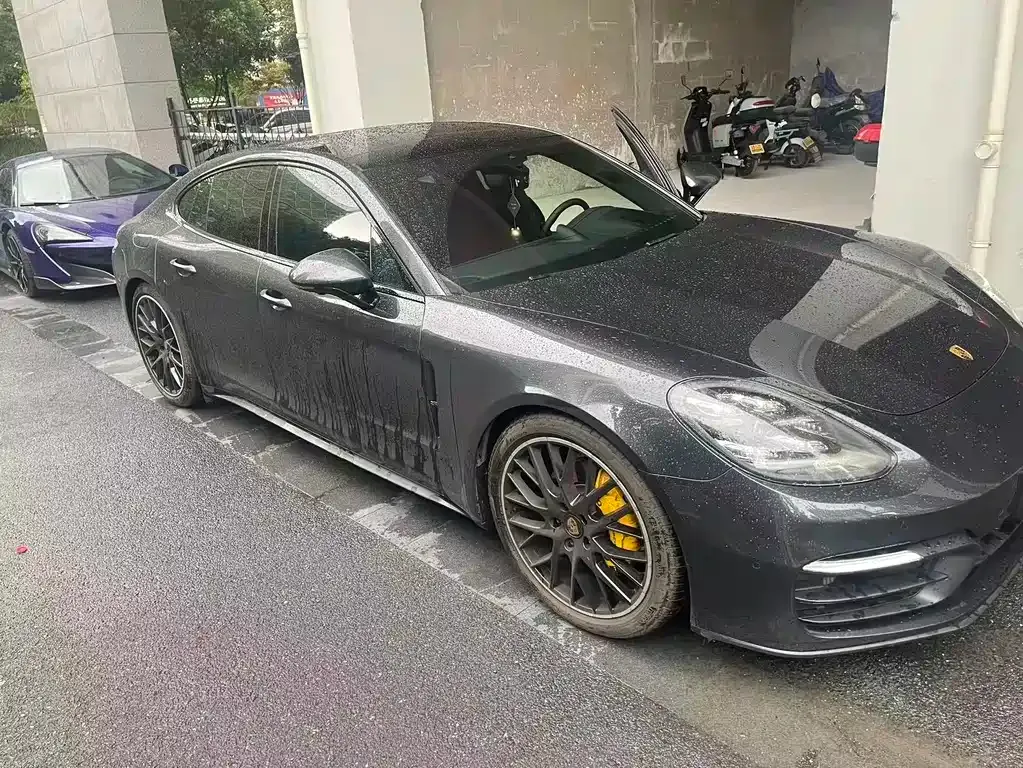 Porsche Panamera — фото 1