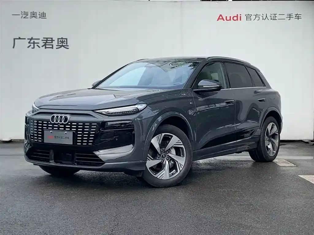 Audi Q6L e-tron — фото 1