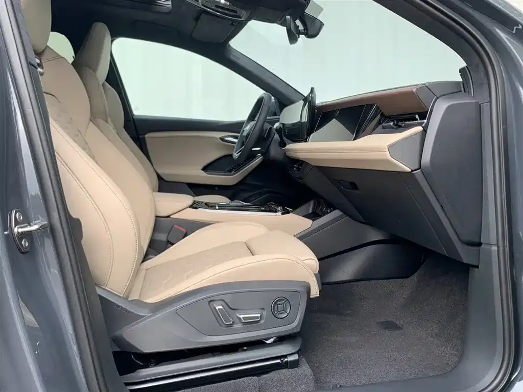 Audi Q6L e-tron — фото 3