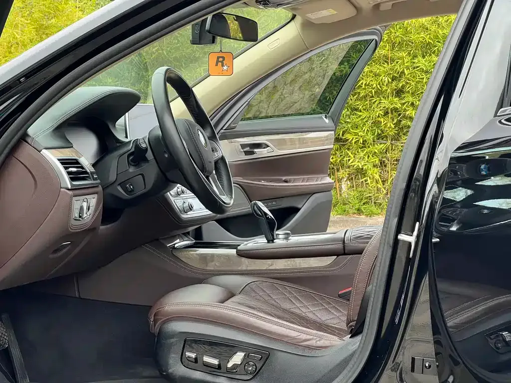 BMW 7 Series 2021 из CN, фото 2