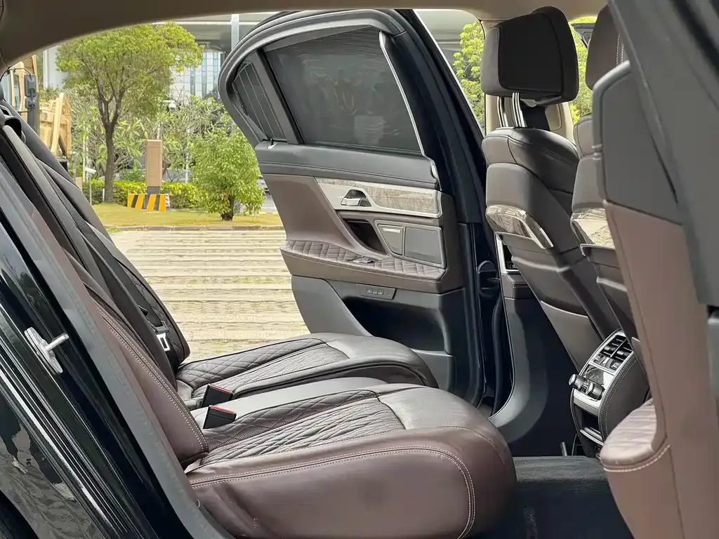 BMW 7 Series 2021 из CN, фото 5