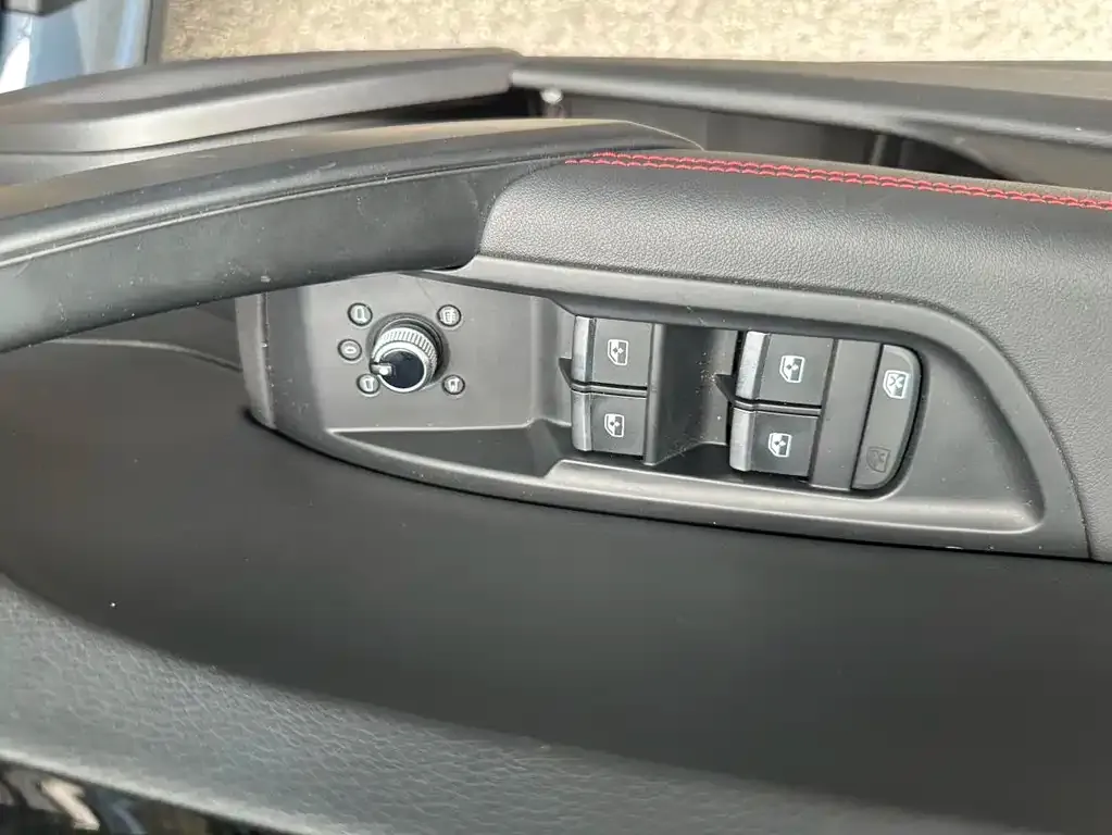 Audi Q5L Sportback — фото 9