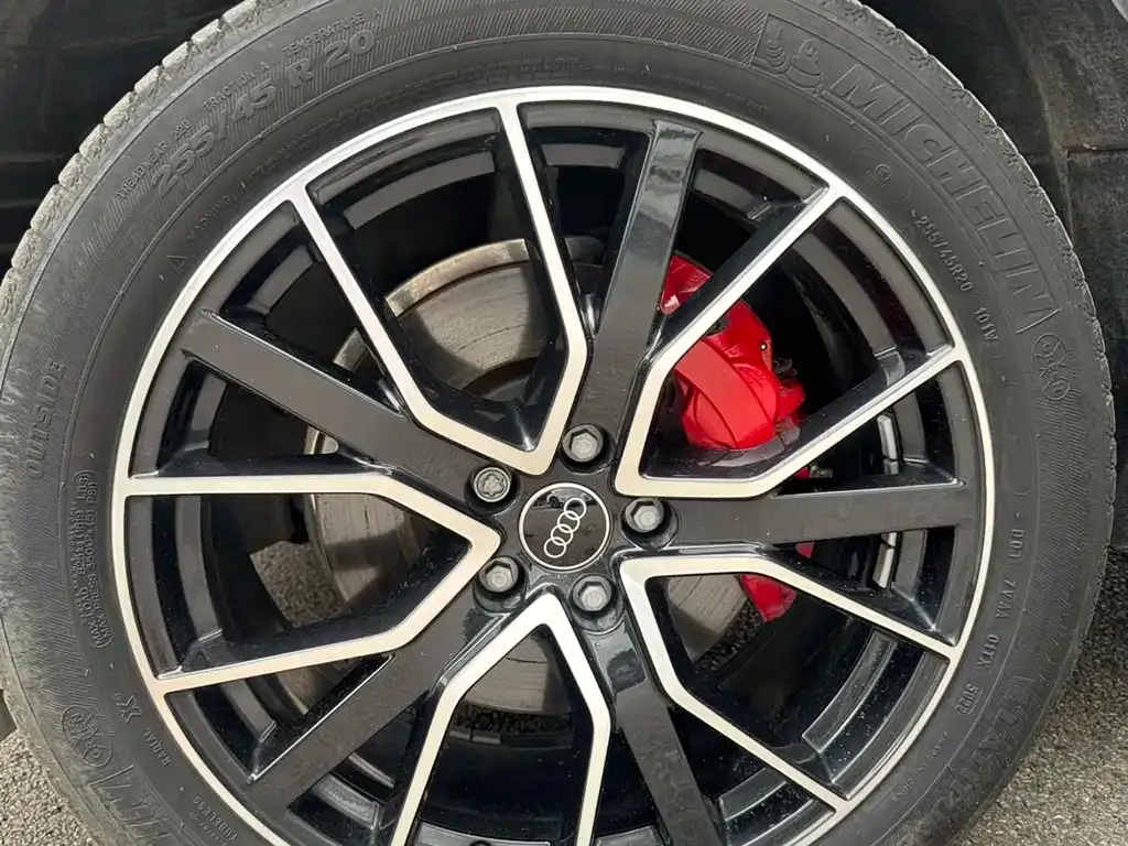 Audi Q5L Sportback — фото 10