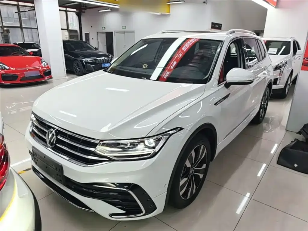 Volkswagen Tiguan L — фото 6
