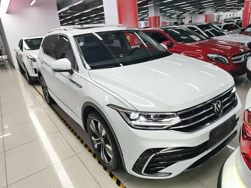 Volkswagen Tiguan L — фото 4