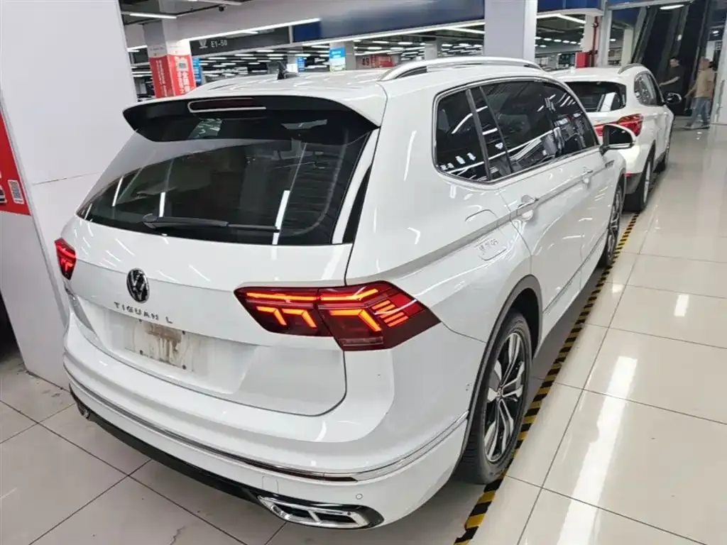 Volkswagen Tiguan L — фото 5