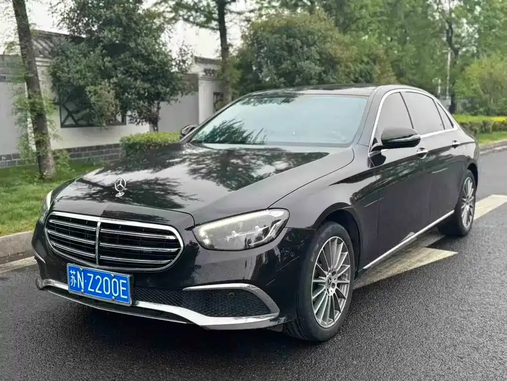 Mercedes-Benz E-Class — фото 1