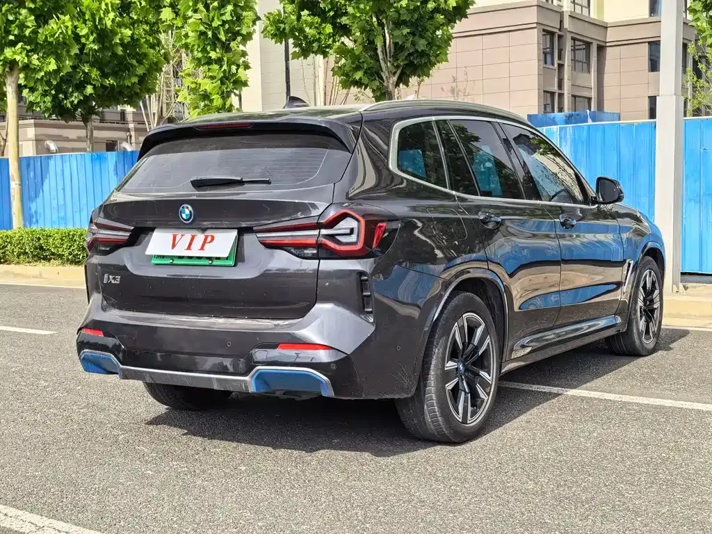 BMW iX3 — фото 7
