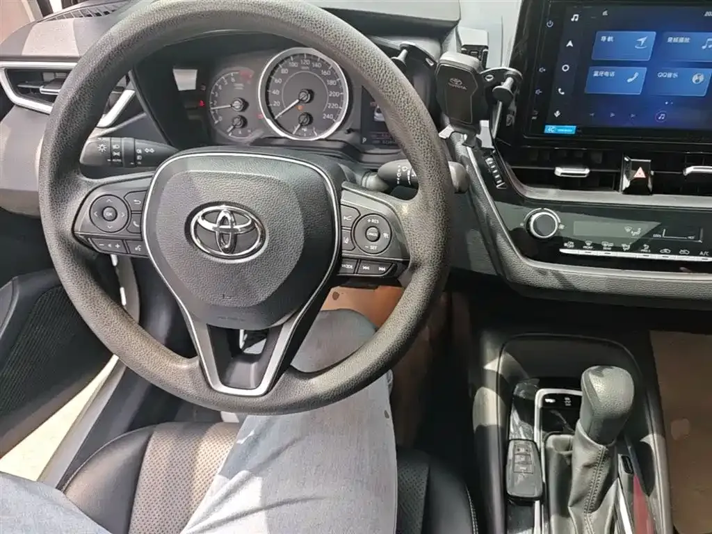Toyota Corolla — фото 9