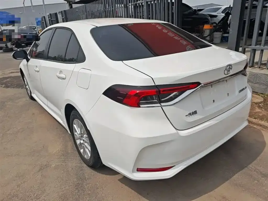 Toyota Corolla — фото 3