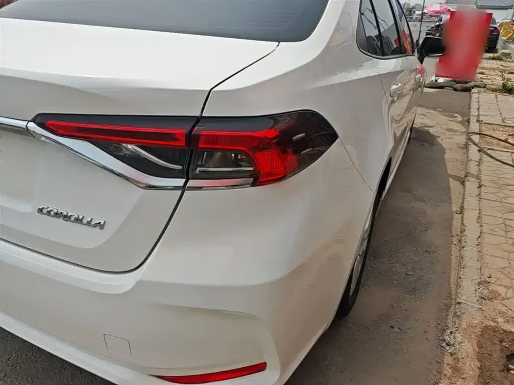 Toyota Corolla — фото 2