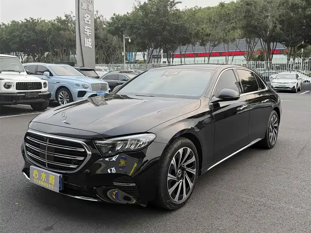 Mercedes-Benz E-Class — фото 1
