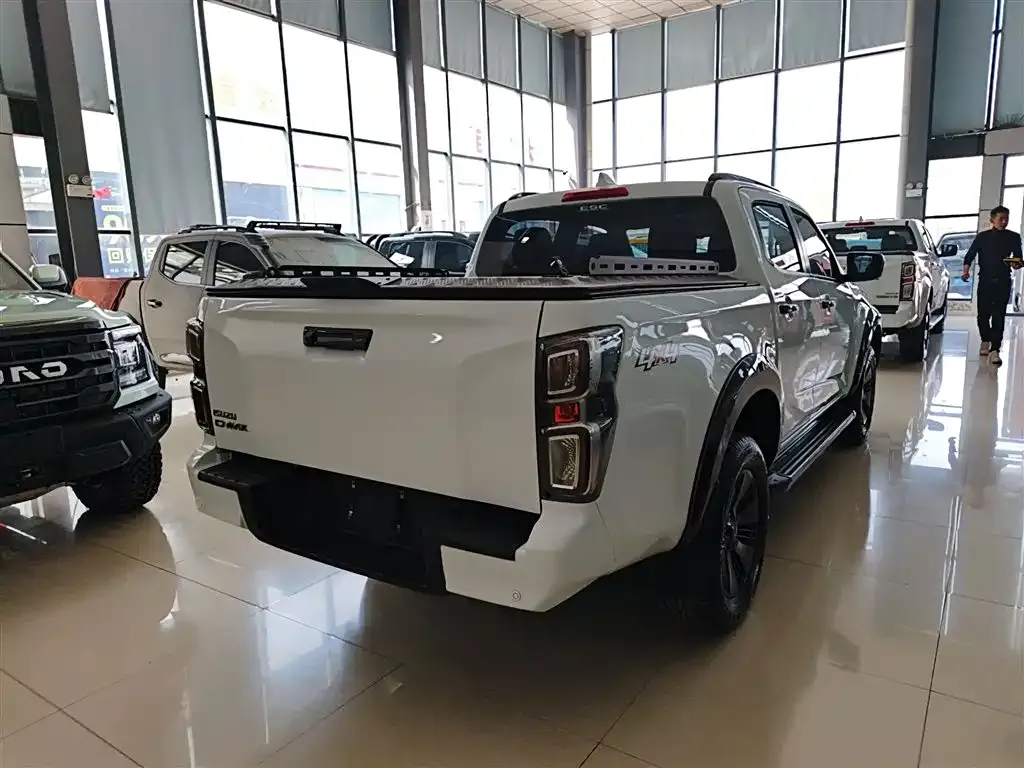 Isuzu D-MAX 2023 из CN, фото 3