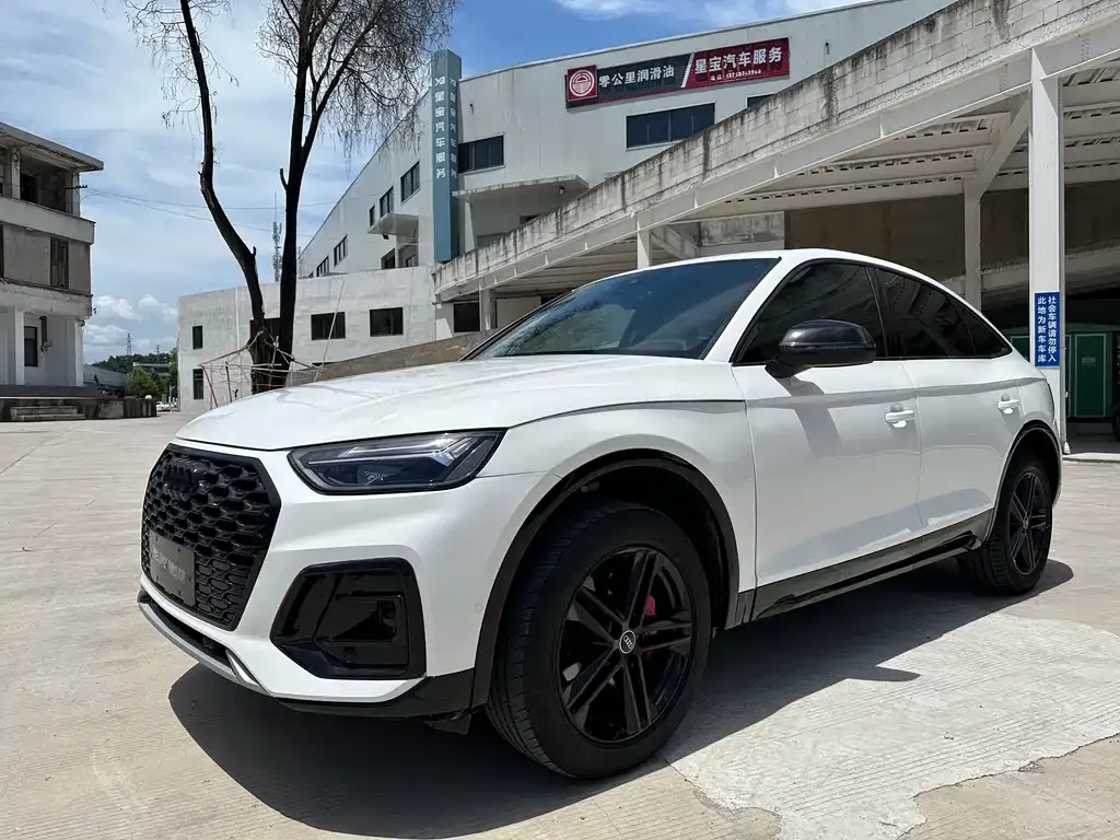 Audi Q5L Sportback — фото 1