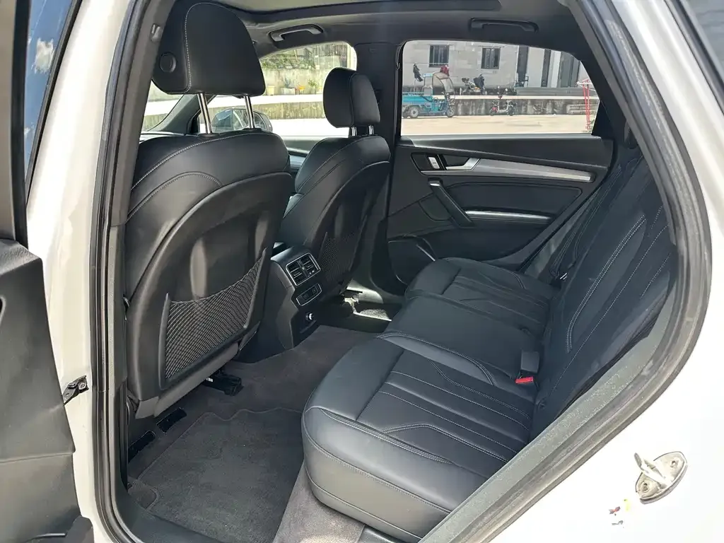 Audi Q5L Sportback — фото 4