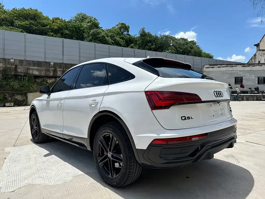 Audi Q5L Sportback — фото 5