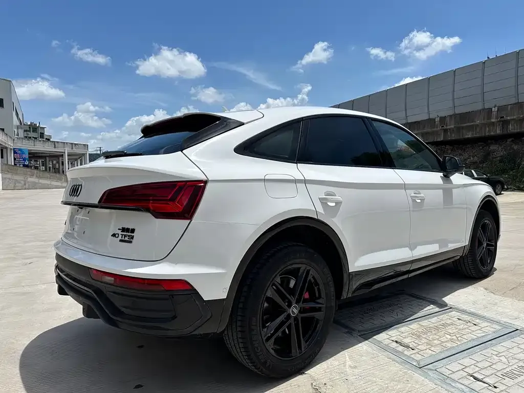 Audi Q5L Sportback — фото 3