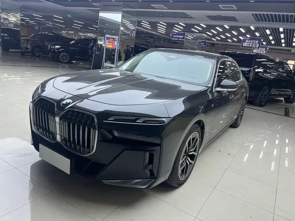 BMW 7 Series — фото 1