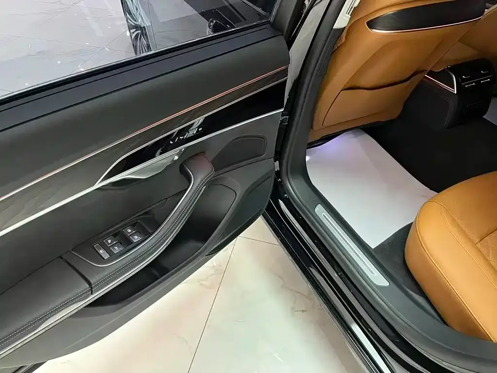 Audi A8 — фото 4