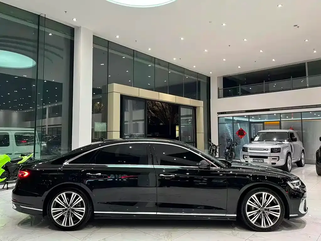Audi A8 — фото 3