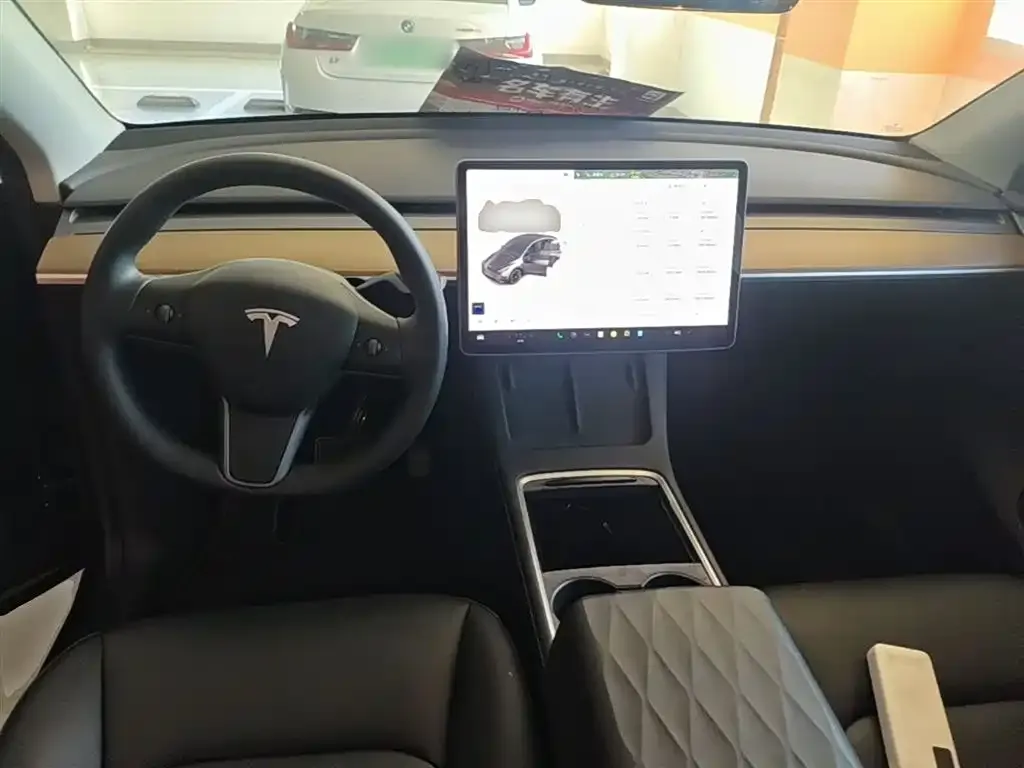 Tesla Model Y — фото 3