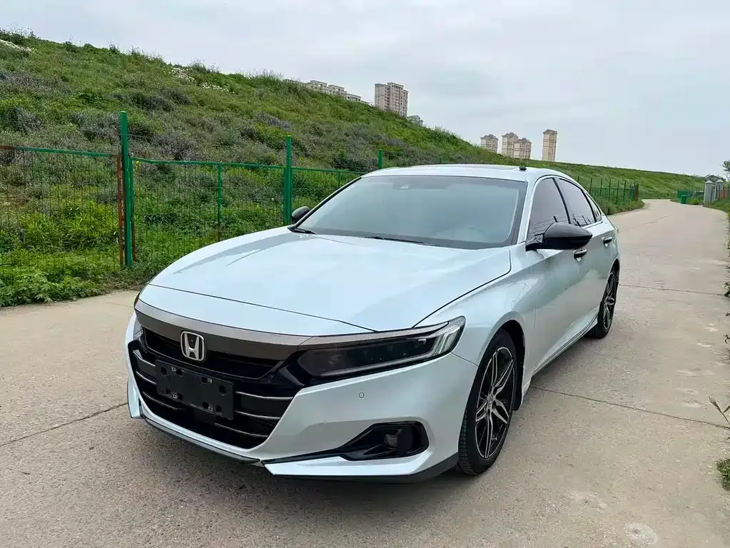 Honda Accord — фото 1