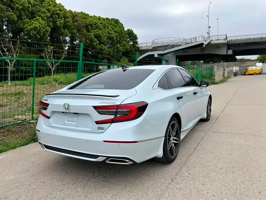 Honda Accord — фото 8