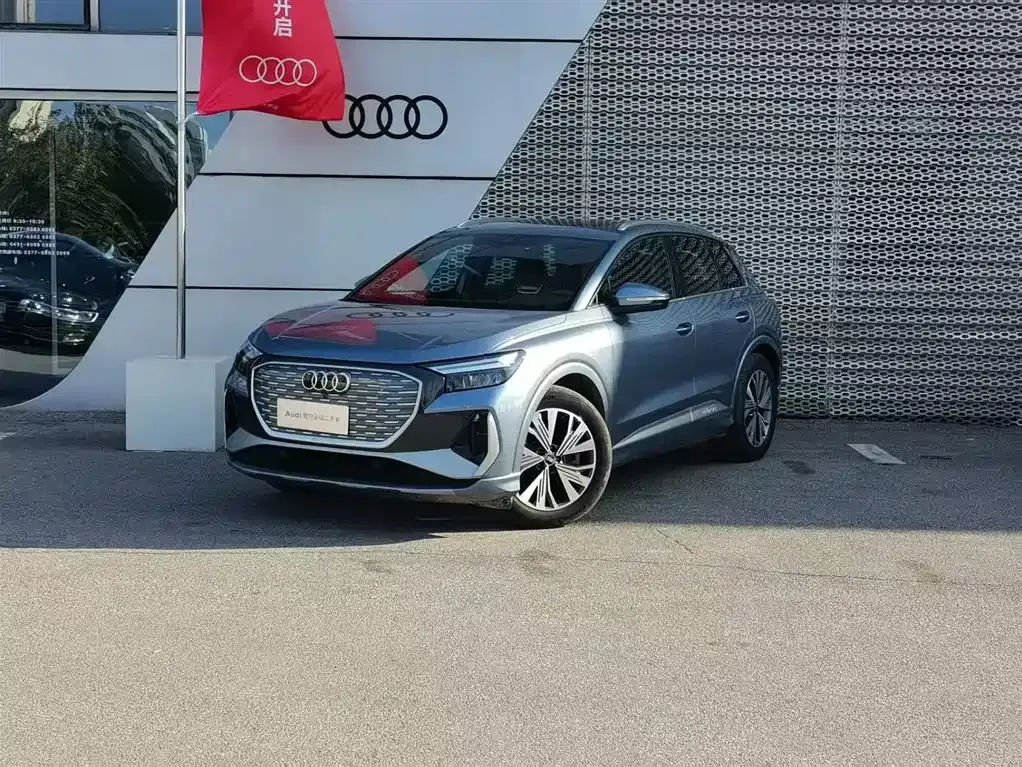 Audi Q4 e-tron — фото 1