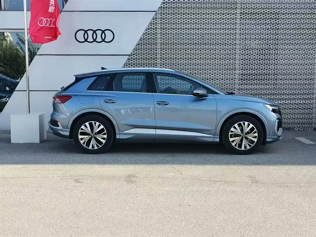 Audi Q4 e-tron — фото 7