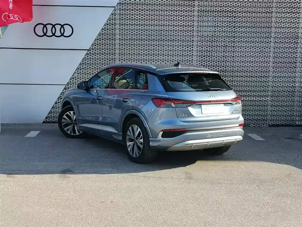 Audi Q4 e-tron — фото 10