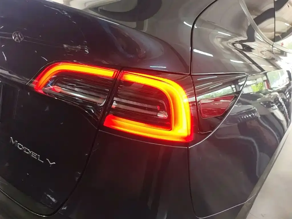 Tesla Model Y — фото 8