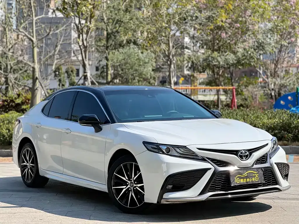 Toyota Camry — фото 9