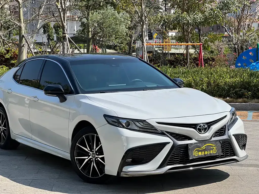 Toyota Camry — фото 5