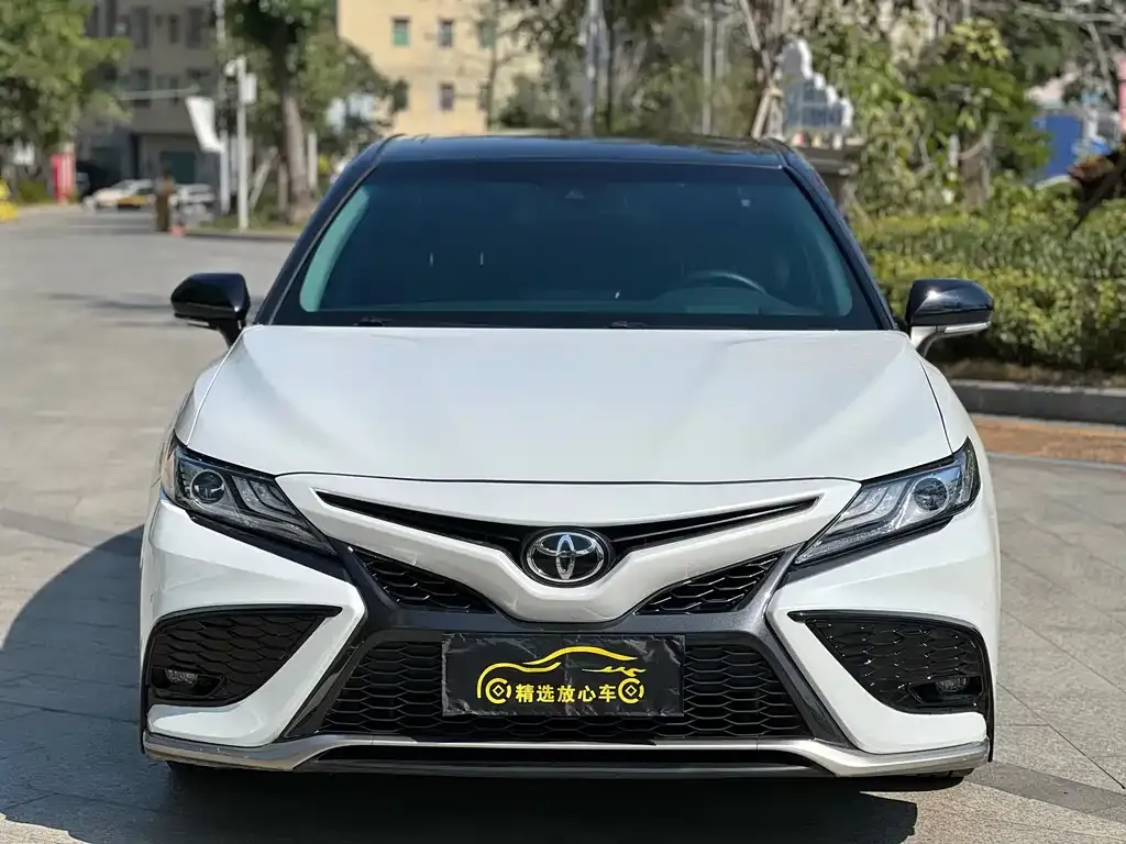 Toyota Camry — фото 3