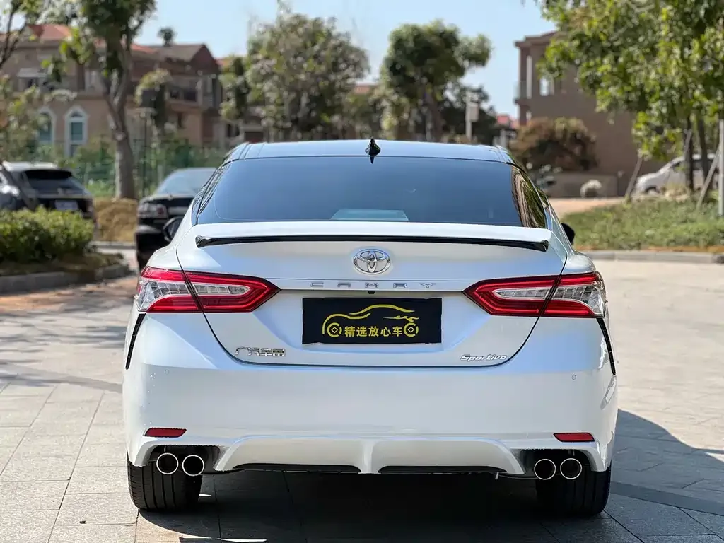 Toyota Camry — фото 4