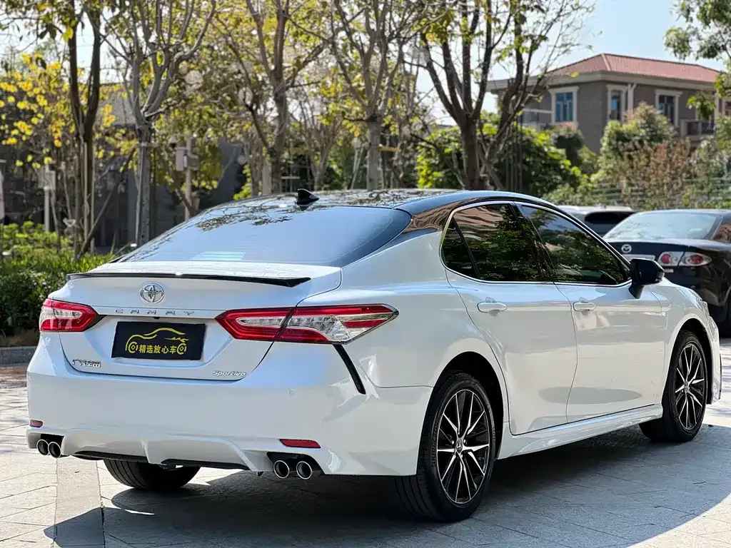 Toyota Camry — фото 8