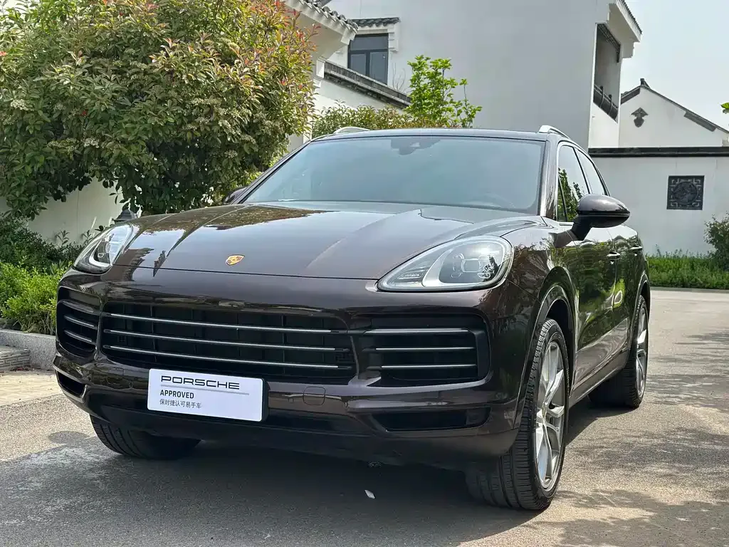 Porsche Cayenne — фото 1