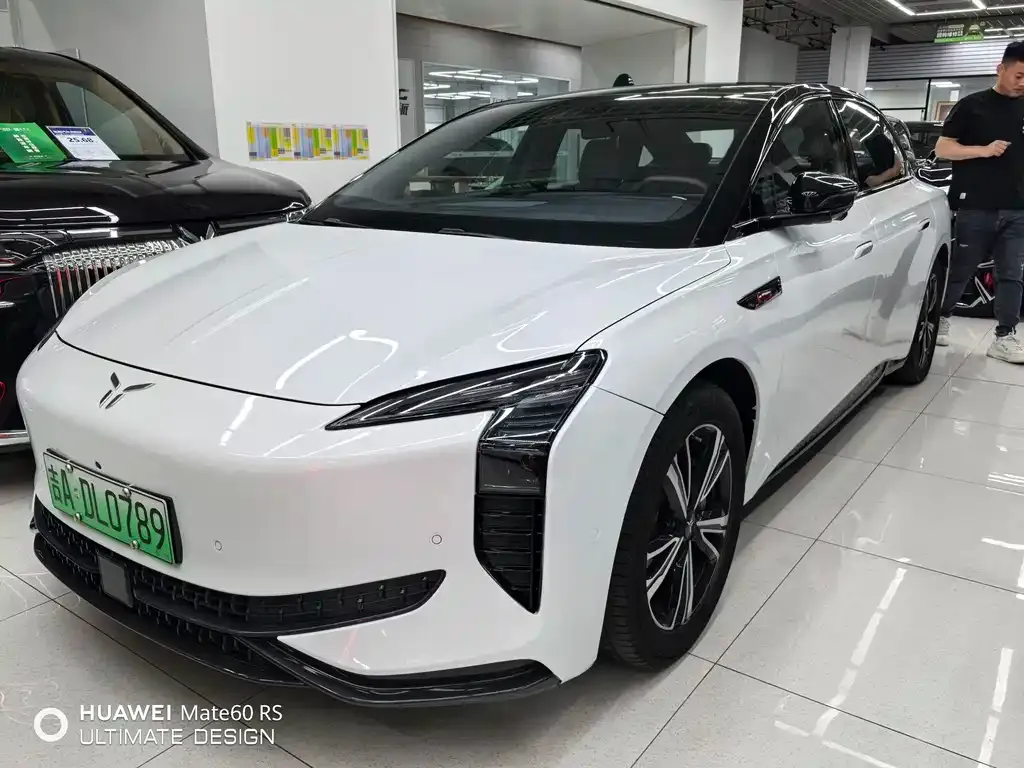 Hongqi EH7 — фото 1
