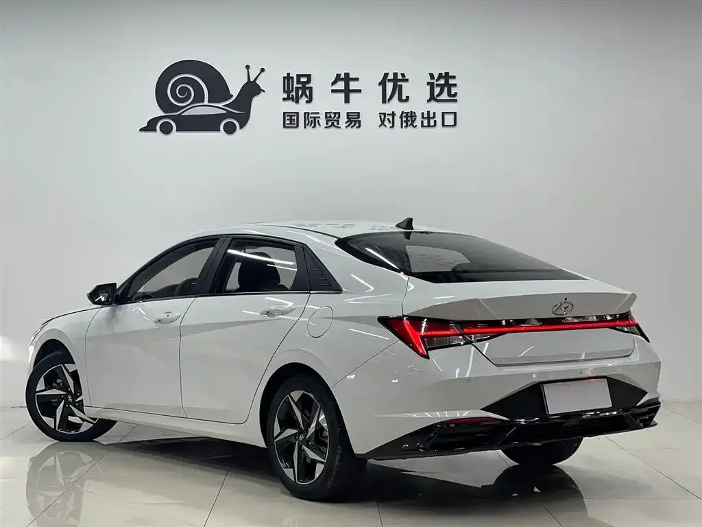 Hyundai Elantra — фото 7